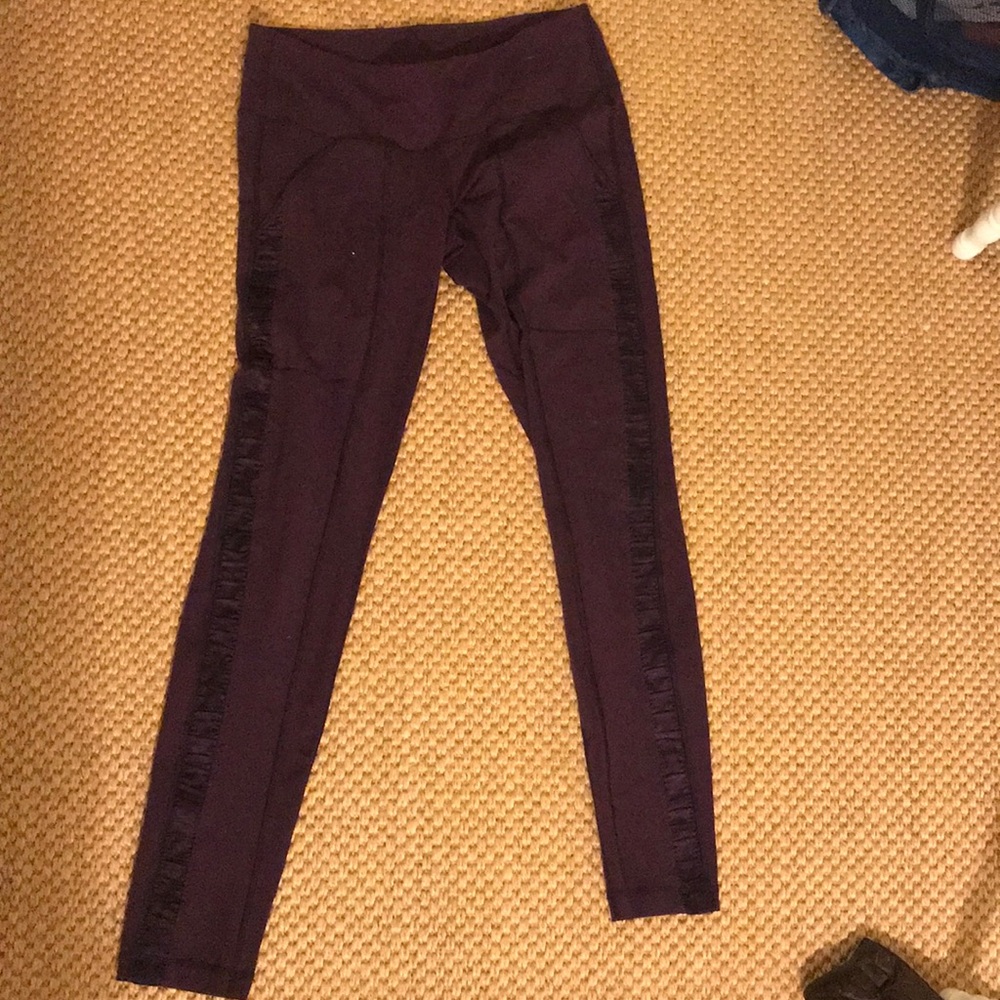 Lululemon leggings with silk down side & pockets